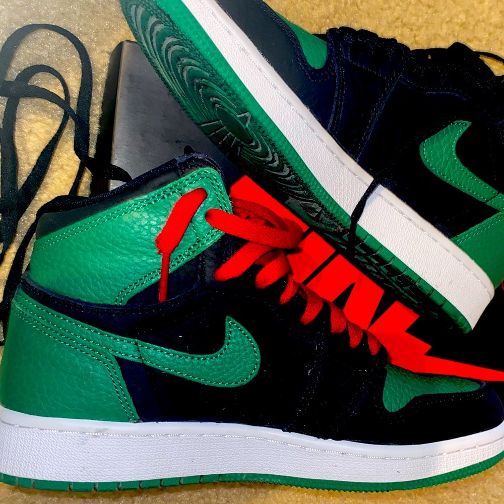 BLACK/PINE GREEN  AIR JORDAN 1 HIGH